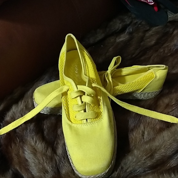 easy spirit canvas shoes